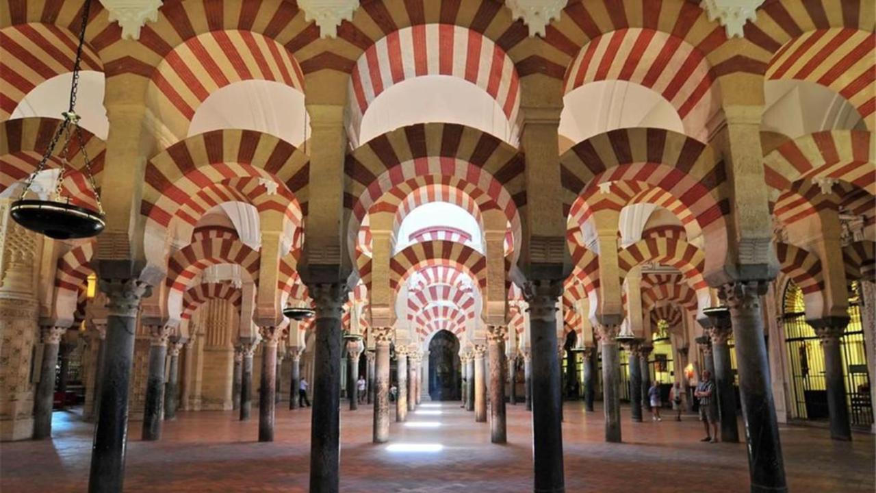 P Los Encantos De Almavir Cordoue Extérieur photo