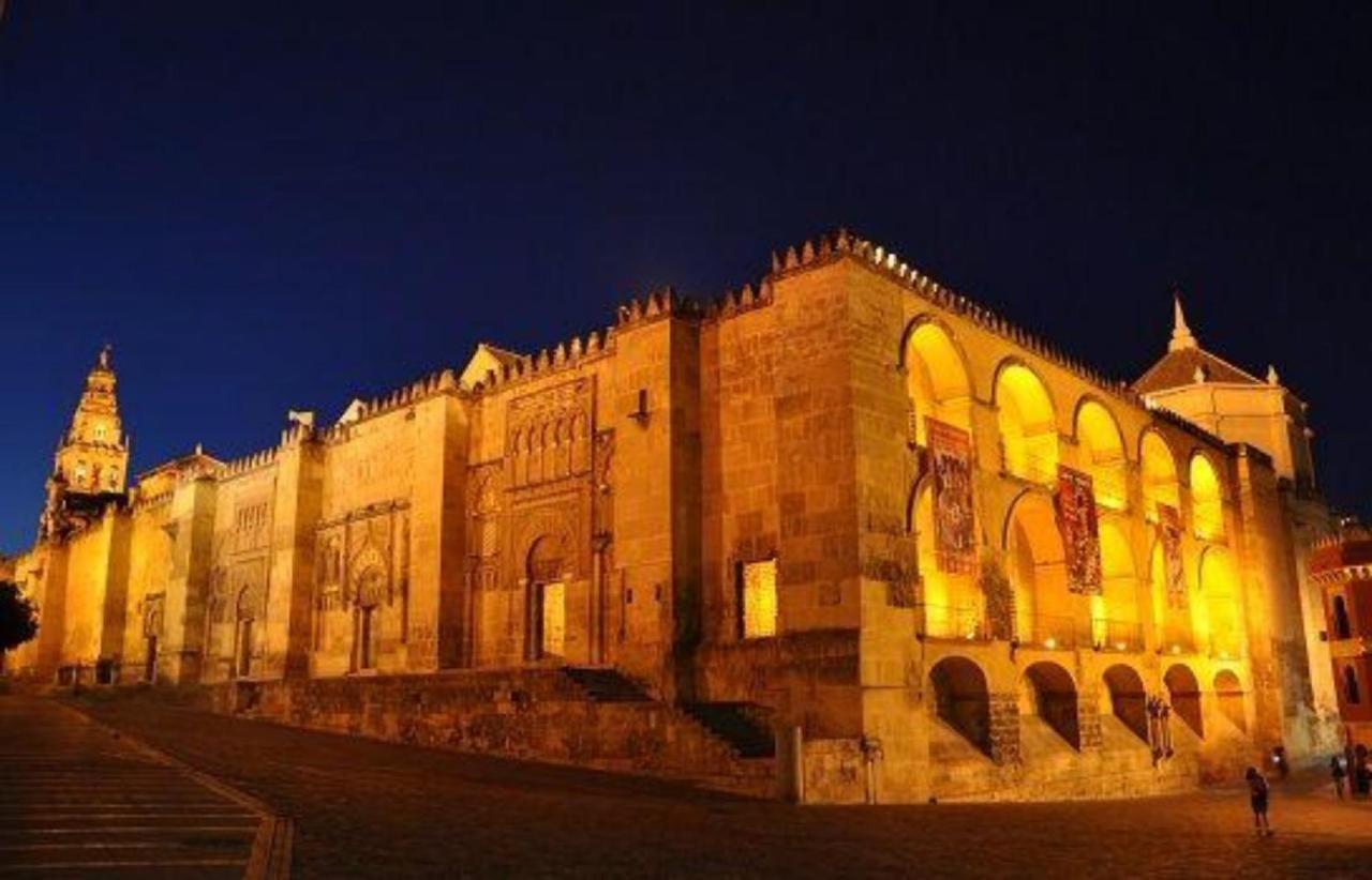 P Los Encantos De Almavir Cordoue Extérieur photo